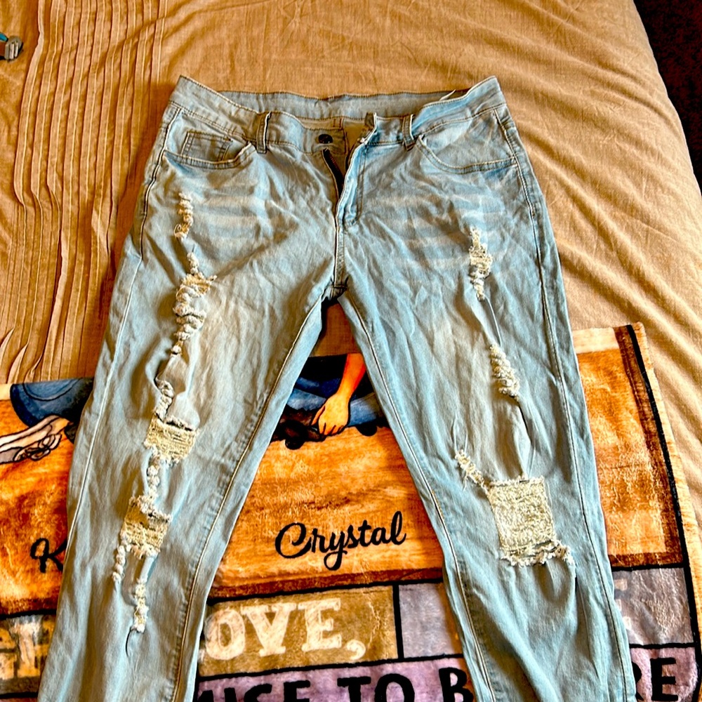 Nice pair of jeans barely worn ordered off flamingo.